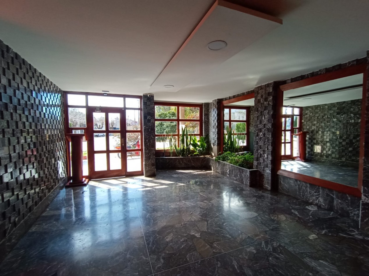 Departamento de 2 ambientes a metros del mar y calle peatonal