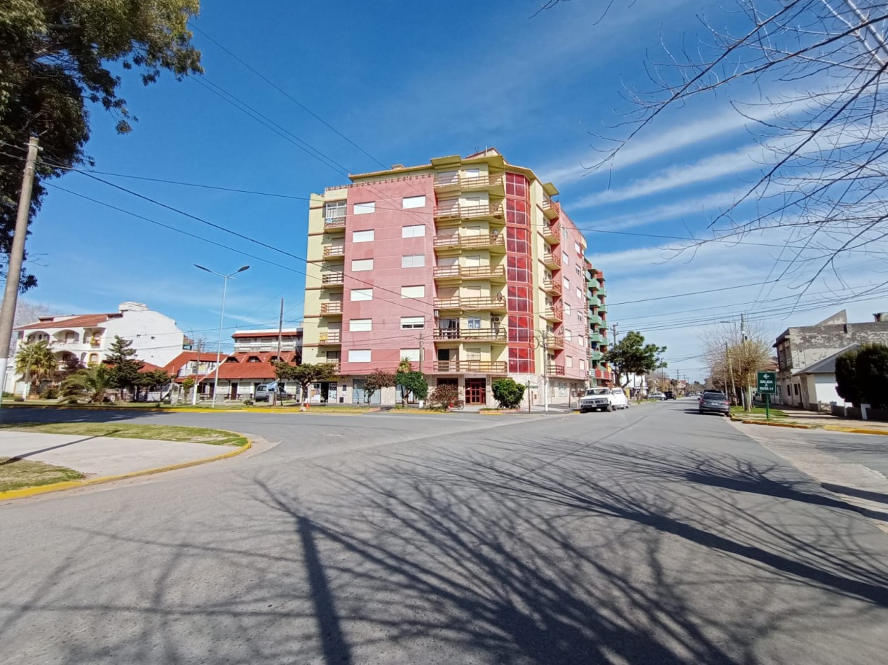 Departamento de 2 ambientes a metros del mar y calle peatonal