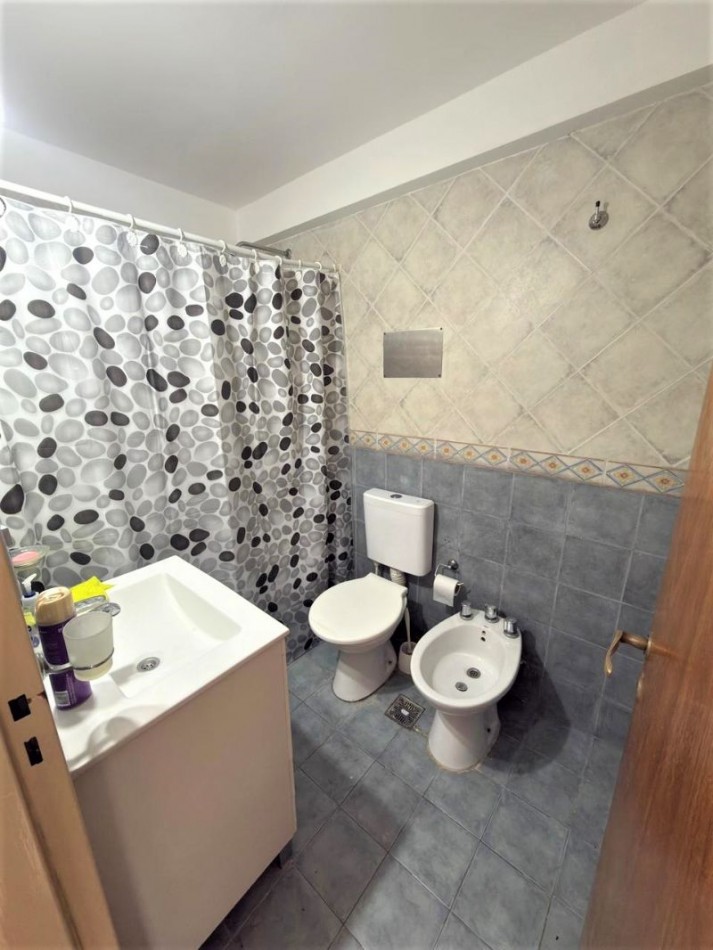(A56)DEPARTAMENTO DE 3 AMBIENTES (Apto 5 Personas)PISO :1 DPTO:B .CON COCHERA 