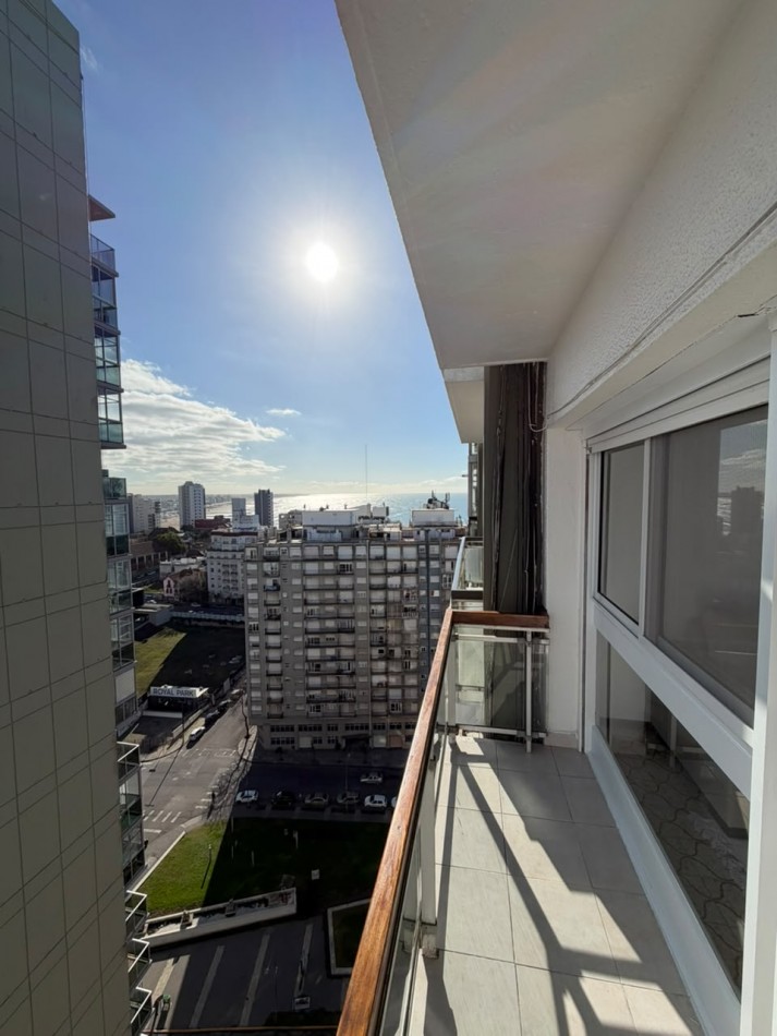 Departamento 2 ambientes con balcon y cochera , vista panoramica al mar