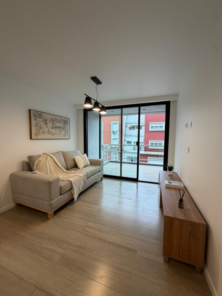  DEPARTAMENTO DE 2 AMBIENTES A LA CALLE, , vista a Plaza Colon 