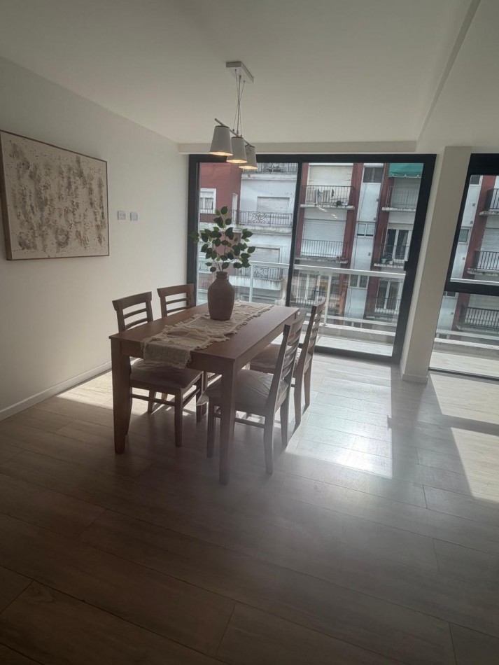 DEPARTAMENTO DE 2 AMB A LA CALLE,vista a Plaza Colon