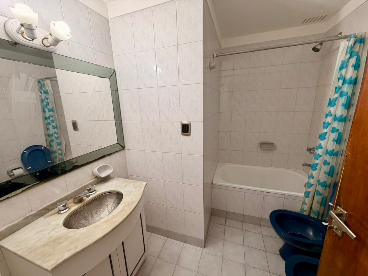Casa + Dpto Independiente en Venta, Parque Luro