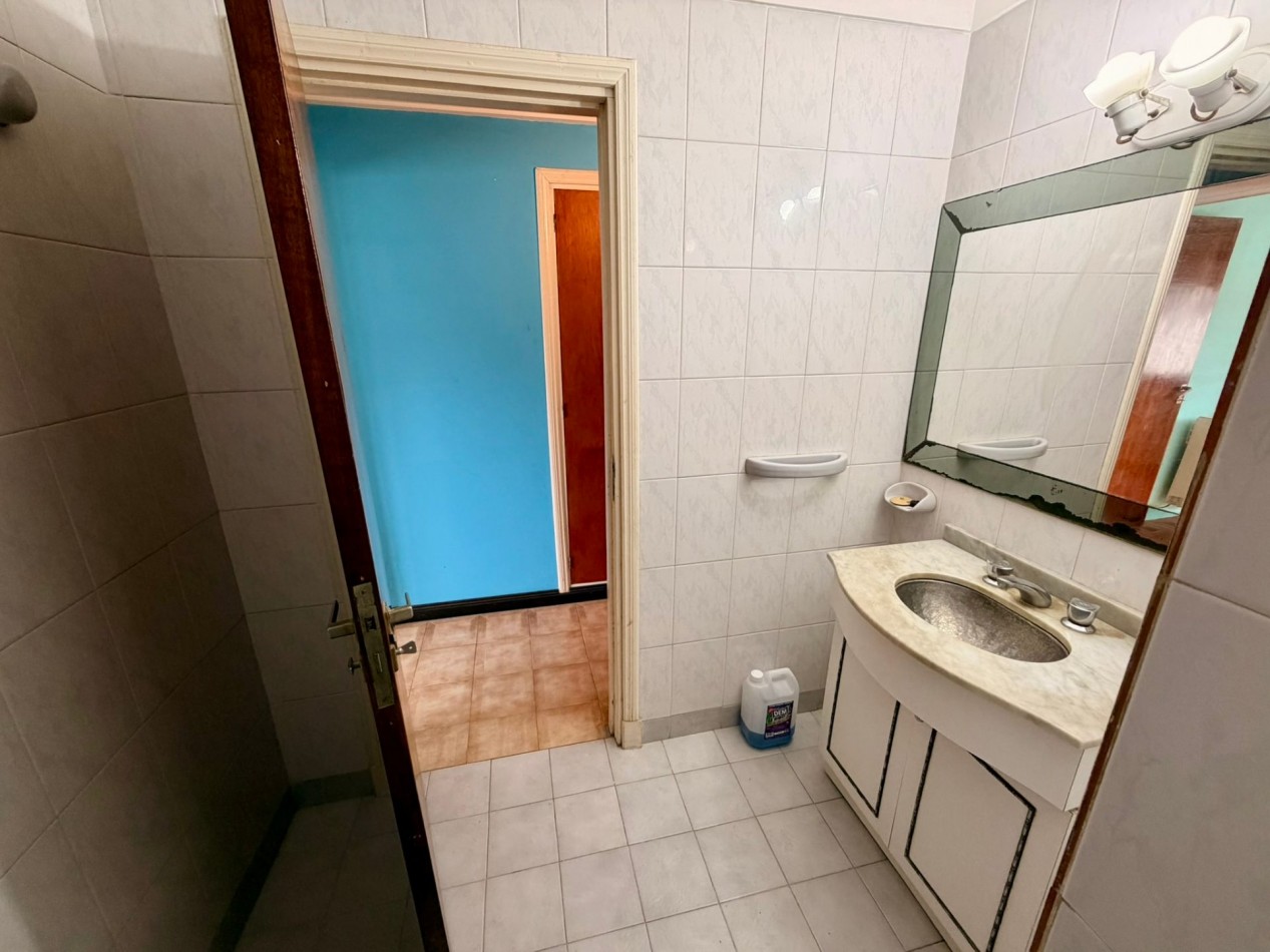 Casa + Dpto Independiente en Venta, Parque Luro