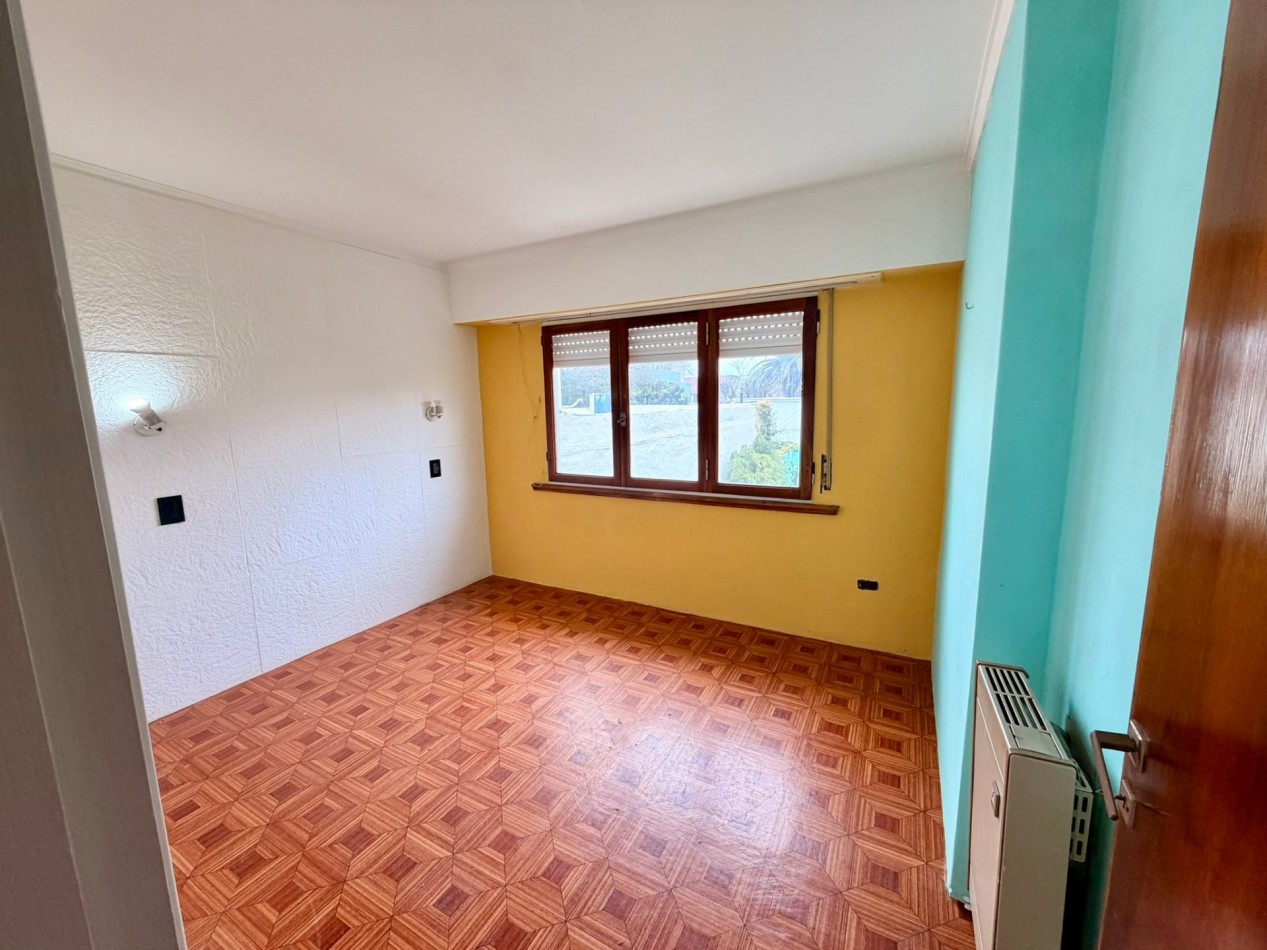 Casa + Dpto Independiente en Venta, Parque Luro