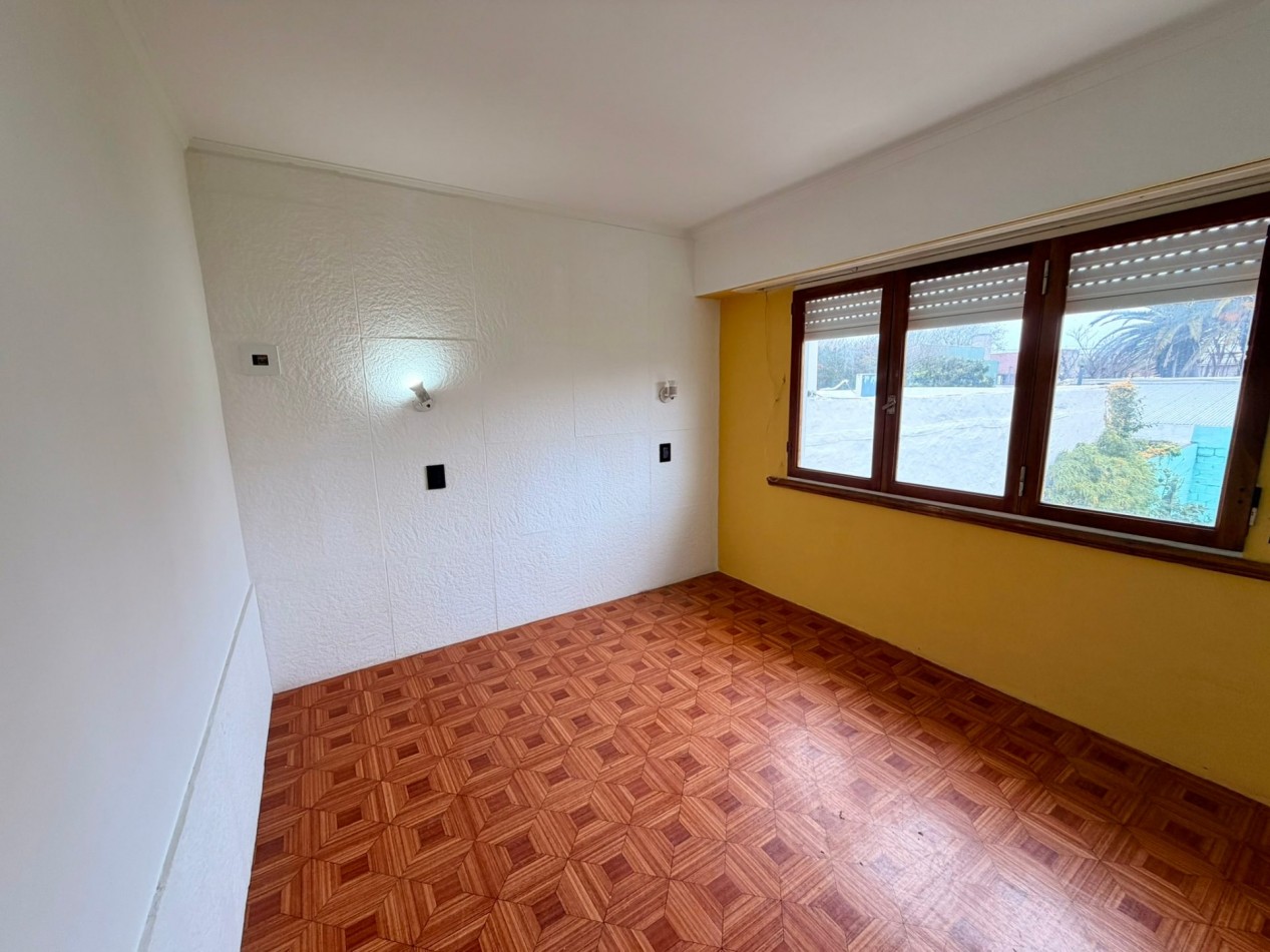 Casa + Dpto Independiente en Venta, Parque Luro