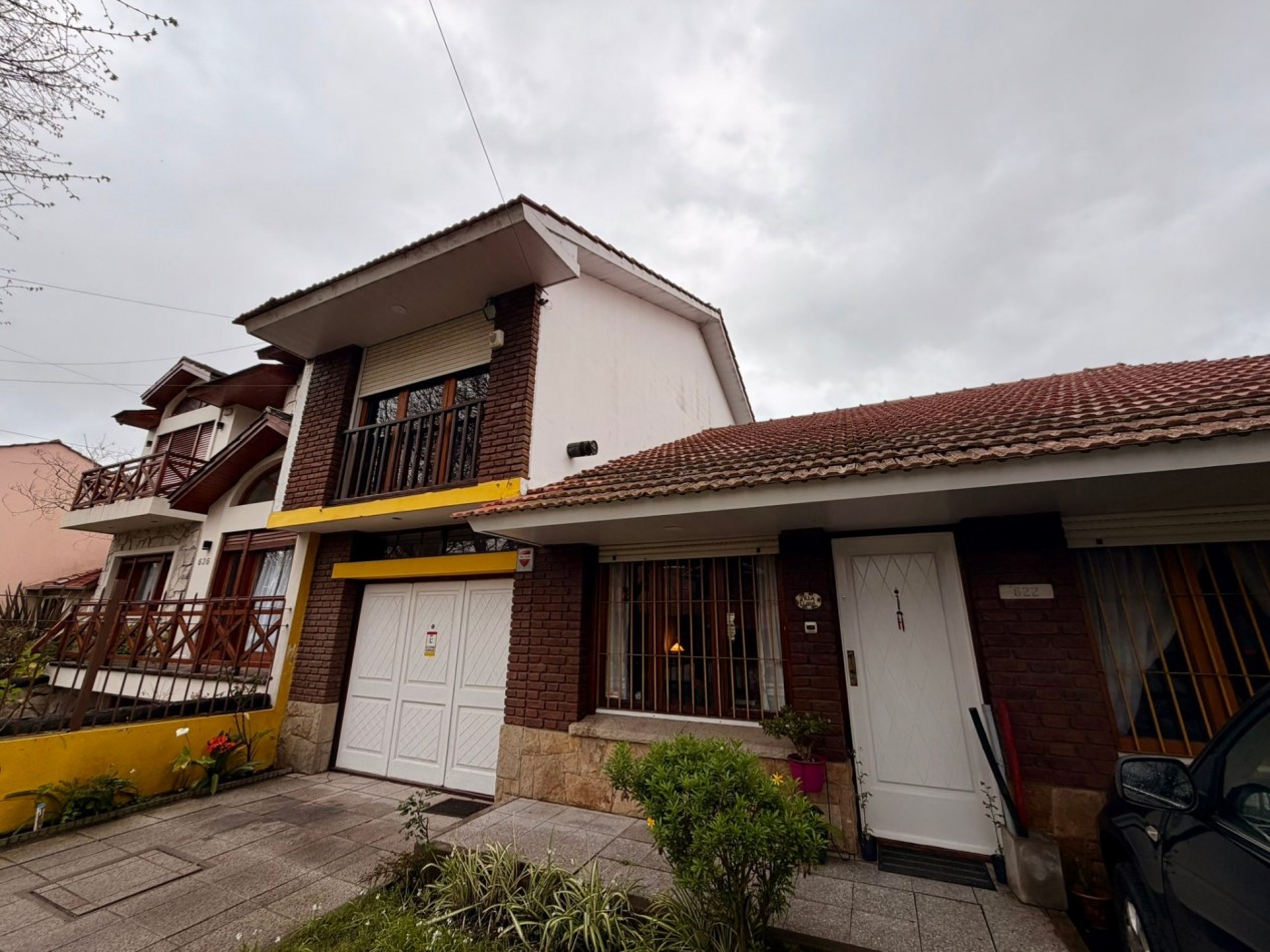 Casa + Dpto Independiente en Venta, Parque Luro
