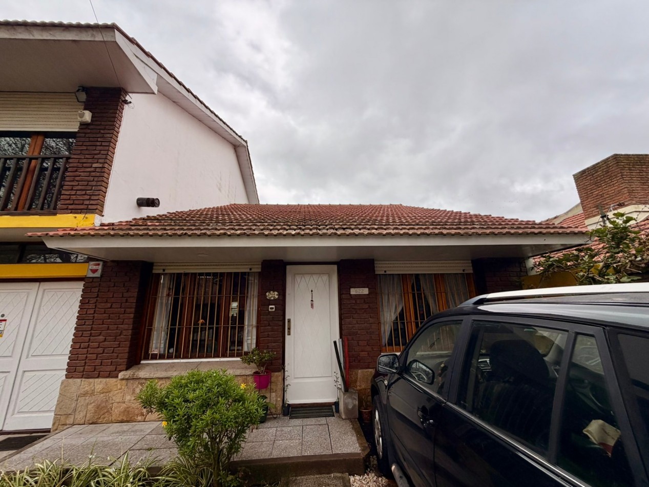 Casa + Dpto Independiente en Venta, Parque Luro