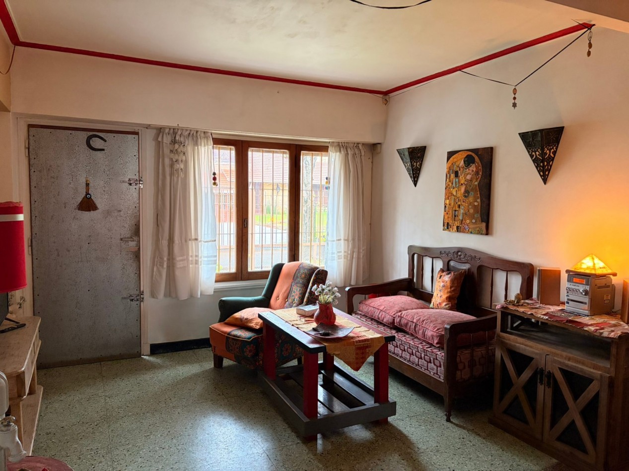 Casa + Dpto Independiente en Venta, Parque Luro