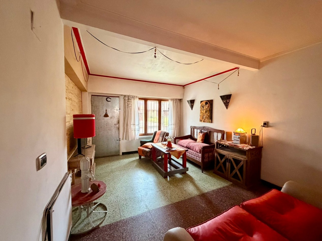 Casa + Dpto Independiente en Venta, Parque Luro