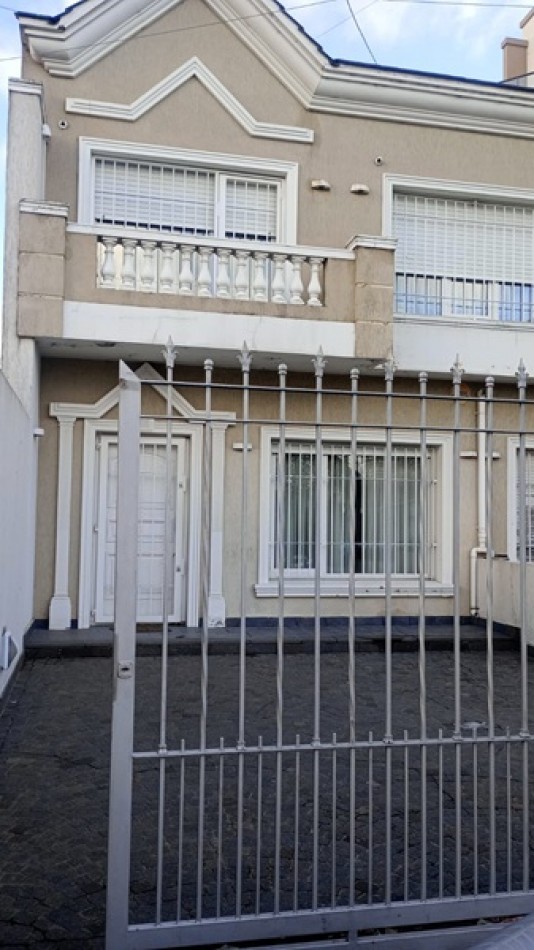 DUPLEX 4 AMBIENTES CON QUINCHO