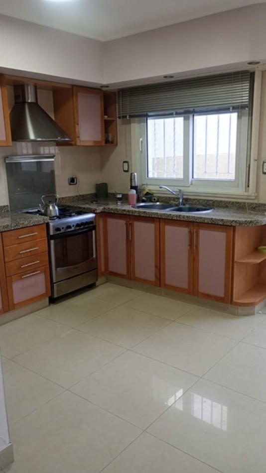 DUPLEX 4 AMBIENTES CON QUINCHO