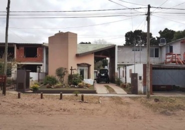 VENTA EN BLOCK(CASA MAS DOS DEPTOS AL FONDO )