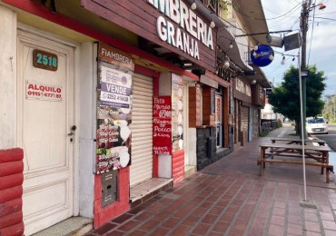 Local en Venta sobre Peatonal y una cuadra del mar