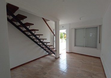 Duplex de 3 ambientes cercano al mar 